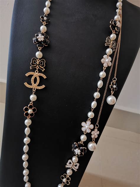 chanel knockoff pearl necklace.